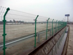 宜昌公路钢丝网护栏、公路两旁围栏网厂家