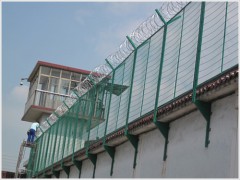 机场外围2.3米高隔离护栏网、监狱看守所围网隔离