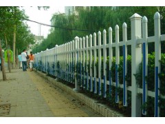 【厂家】供应PVC草坪围栏参数-PVC塑钢护栏直销商