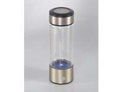 康普来富氢活水杯三分钟微电脑电解，即可为您提供一杯健康“活性氢”的小分子饮水。
