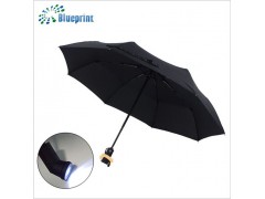 2017年新款雨伞厂家订制三折自动可转向LED雨伞商务礼品伞