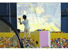 武汉迈吉克互动投影砸球儿童互动墙面游戏互动滑梯沙池捞鱼