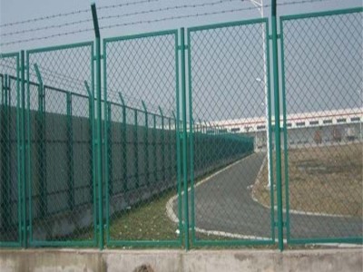 鹤壁框架护栏网 pvc护栏网  双边丝护栏网新力厂家定制安装