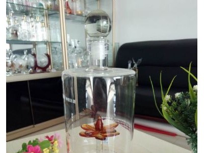 手工艺玻璃白酒瓶厂家生产直管玻璃内置莲花造型空酒瓶