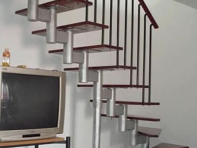 廊坊缩径钢木楼梯定做各种款式_登藤楼梯