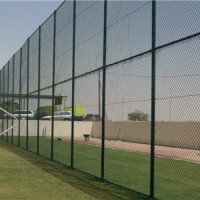 学校操场球场围网 体育场防护栏网隔离栅厂家定制