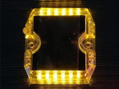 透明PC 外壳粘贴式太阳能道钉