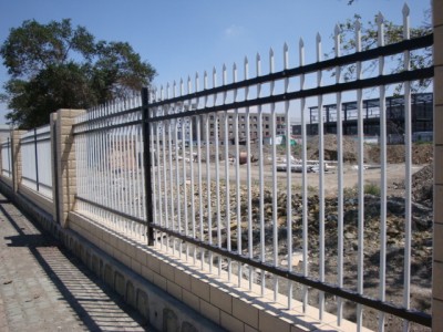 新疆专业供应围栏护栏的厂家，乌鲁木齐金邦护栏厂
