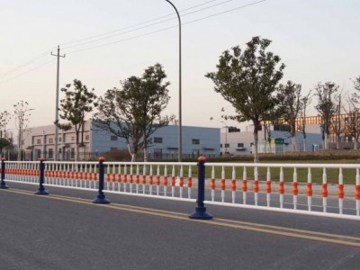新疆道路隔离护栏，专业护栏厂家供应-金邦护栏
