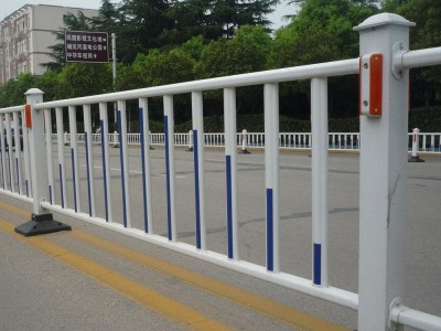 锌钢道路护栏 交通中间隔离围栏 城市市政道路护栏