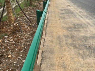 生产护栏板防腐防生锈道路防撞波形护栏板 公路防护护栏板价格