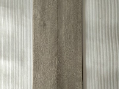 佛山批发办公室10mm布纹复合木地板耐磨深色仿古木纹强化地板