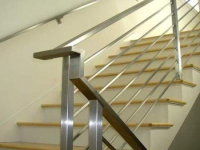 鸿泰铁艺制品加工厂供应专业的不锈钢楼梯
