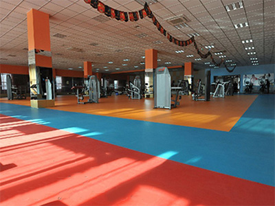 环保耐磨塑胶地板|选购优良的健身房专用地板，就来中润致远