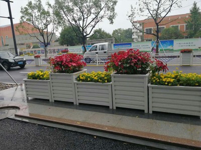 江苏道路护栏花箱价格-来南宏园林绿化工程，买抢手的花箱护栏