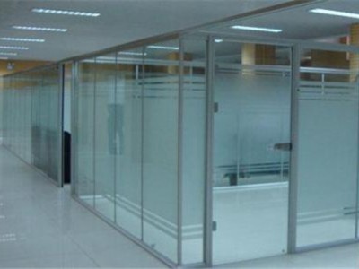 石家庄办公室玻璃隔断安装-要买品质办公玻璃隔断就找龙平装饰