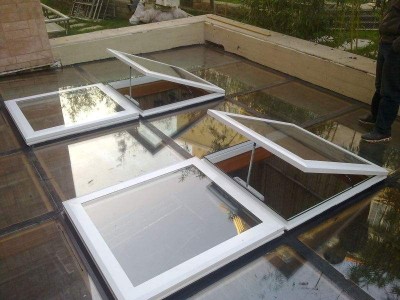 晋城电动玻璃天窗-买价格合理的平移屋顶天窗，就来亚翔鸿安