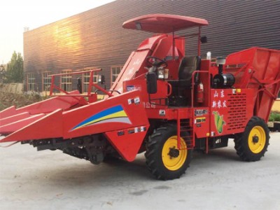 玉米收割机生产_选购超值的玉米机就选新农发机械