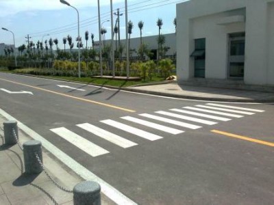 道路标线厂家|哈尔滨路坤交通设施工程提供优惠的道路标线