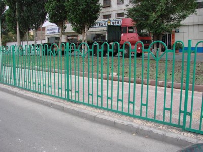 阿勒泰道路护栏-乌鲁木齐口碑好的新疆道路护栏报价
