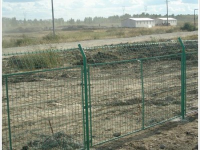 高速公路框架护栏网厂家现货直销 绿色临时隔离网 厂区围栏网