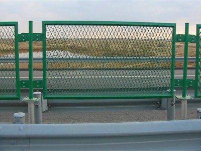 供应桥梁防眩防抛网 菱形钢板网护栏 高速公路防眩网