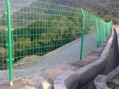 浸塑双边丝护栏网绿色护栏围墙防护网圈地网果园护栏