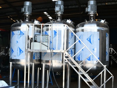 东莞厂家出售304不锈钢电加热液体搅拌罐