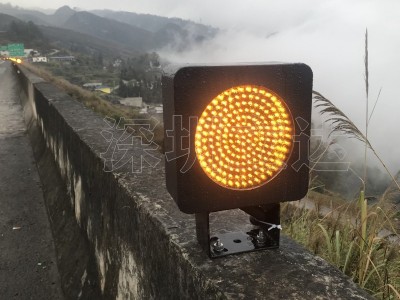 深圳立达无线控制 高速公路智能雾灯 公路雾灯引导系统