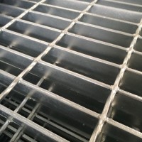 定制各式钢格板 网格栅 防滑镀锌踏步板 不锈钢沟盖 异形井盖
