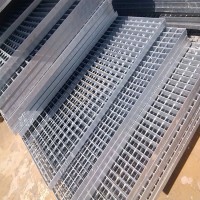 生产各式钢格板 网格栅 金属踏步板 热浸锌防腐防锈耐用