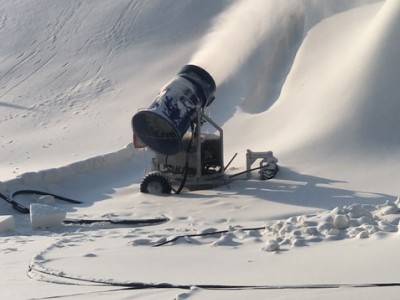 改良后的造雪机设备让人工造雪更简单