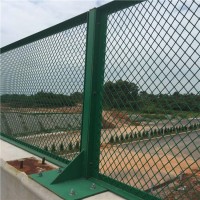 大量生产桥梁防抛网 公路钢板网 浸塑防护网 高速公路防眩网