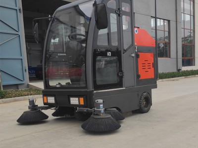 腾阳电动驾驶式扫地车的自动化作业