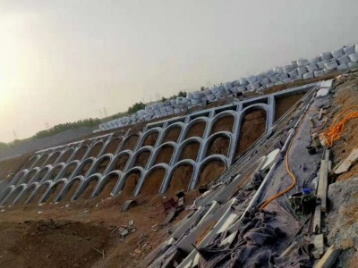 菏泽高速公路边坡混凝土浇筑成型拱形骨架护坡模具