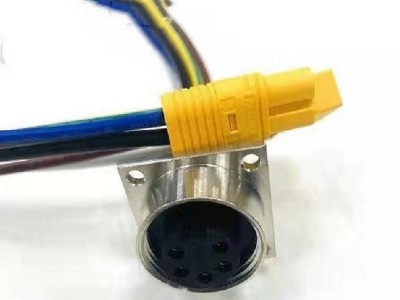 科迎法电气7/8-4孔直头现场自接电缆连接器