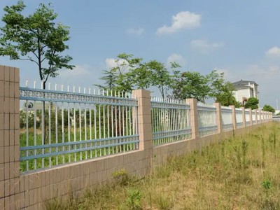 工业园区锌钢防护围栏定制 韶关产业园金属防护栏