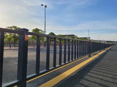 市政道路金属防护栏杆定制 清远公路现代风格景观护栏