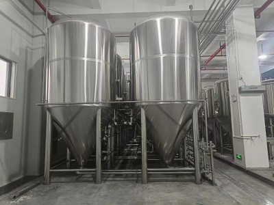 大型啤酒设备制造安装厂家 建啤酒厂10吨的啤酒设备