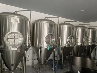 扬州餐馆2吨精酿啤酒设备 大型啤酒发酵罐