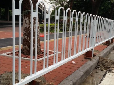 市政护栏厂家 交通围栏人行道隔离栏定制生产