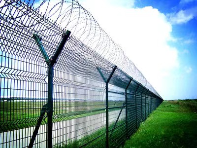 河北护栏网厂家供应机场围界网刀片刺绳钢筋网