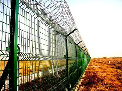 河北护栏网厂家供应飞机场围界网涂塑钢筋围栏网