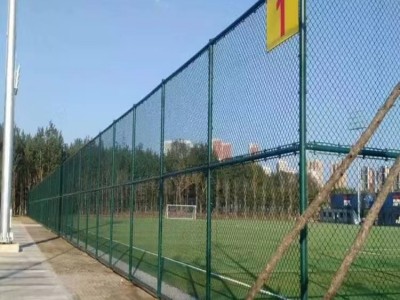 河北护栏厂家供应包塑勾花网球场围栏体育场防护网