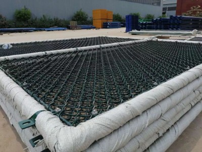 河北护栏厂家供应热镀锌浸塑球场围网编织网隔离栅